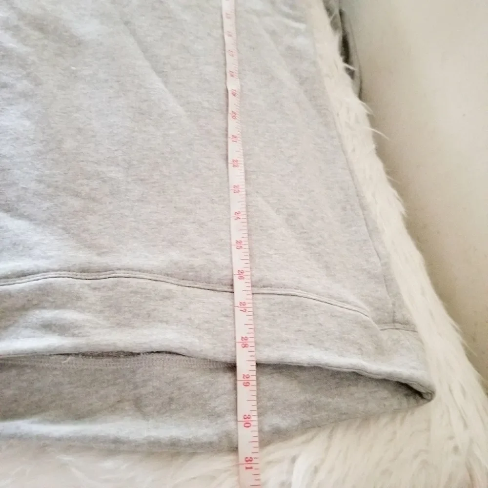 Gianni Bini sweatshirt with lace details